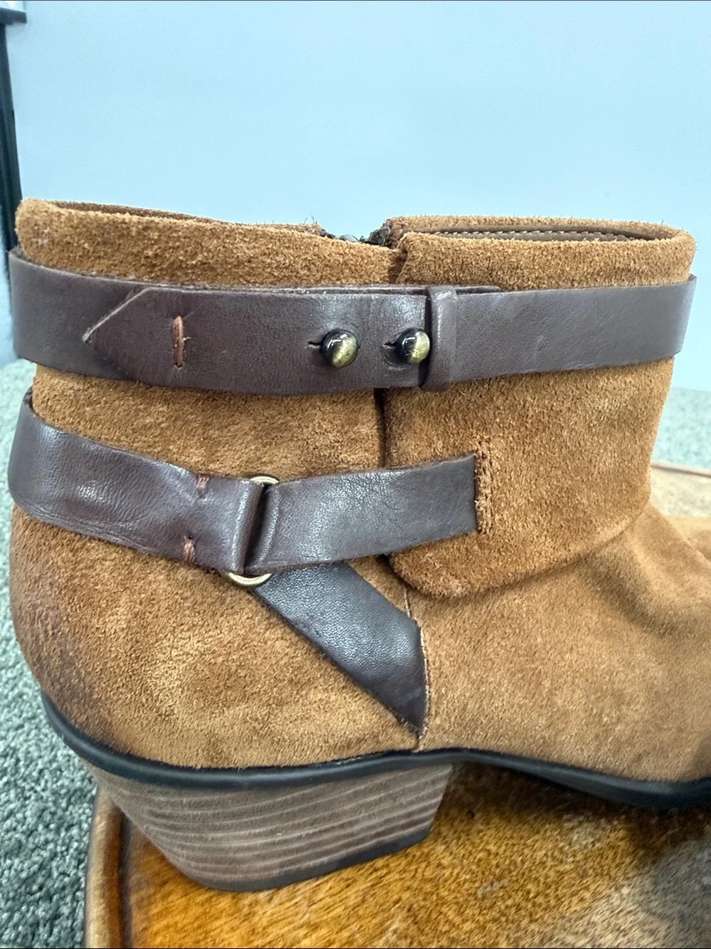 Clarks Artisan Boots Wm 8M Brown Suede Ankle Distressed Stacked Heel